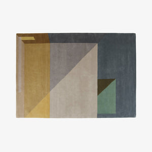 Dywan Agosto — Ligne Roset, geometryczny wzór w kolorach złotym, szarym, zielonym i antracycie, widok z góry