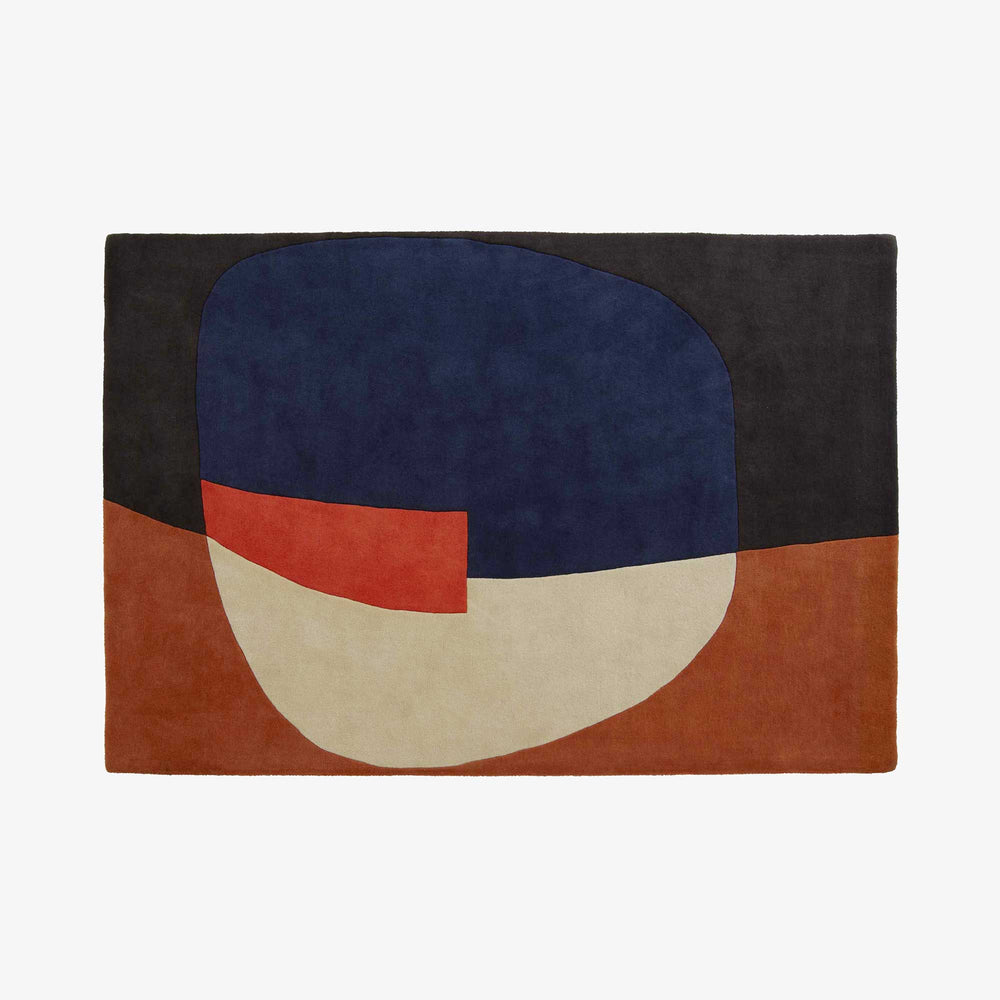 Dywan Naïf — Ligne Roset, geometryczne kształty w kolorach granatowym, terakoty i kremowym, widok całości