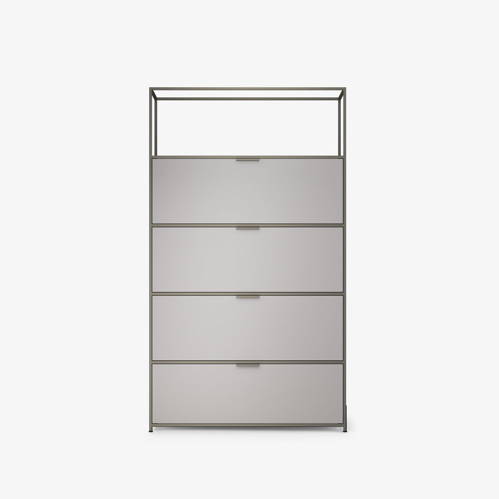 Szafka wysoka Dita — Ligne Roset, struktura metalowa, fronty szklane i panelowe, widok z przodu