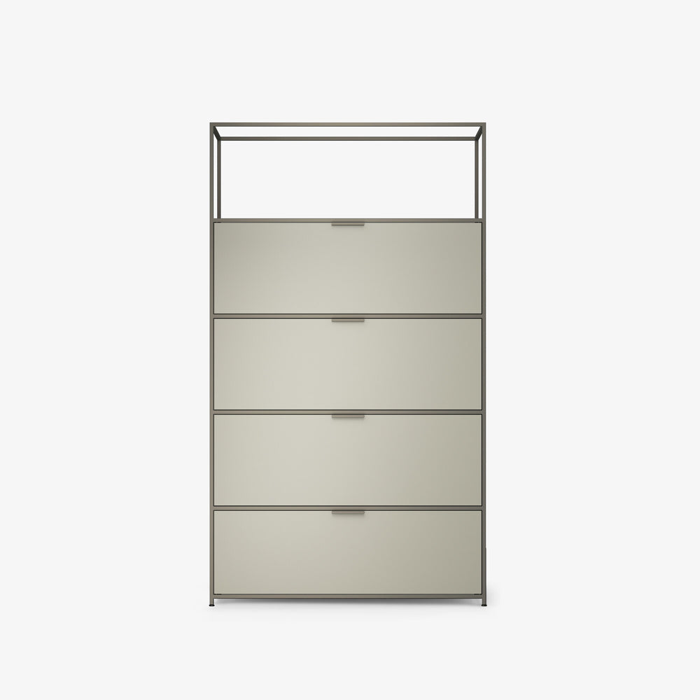 Szafka wysoka Dita — Ligne Roset, struktura metalowa, fronty szklane i panelowe, widok z przodu