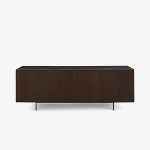 Komoda Selvans 3-drzwiowa — Ligne Roset, front z drewnem w rytmie pionowym, nogi metalowe