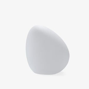 Lampa stołowa Dolmen — Ligne Roset, forma organiczna, widok z przodu, kolor jasny