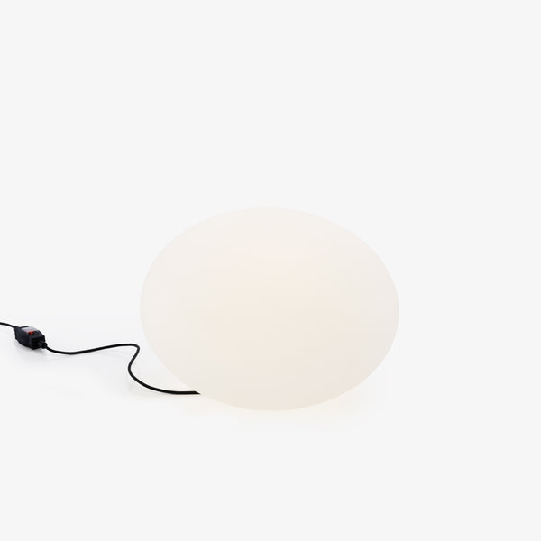 Lampa stołowa Globe Outdoor — Ligne Roset, kula mleczna, kabel zasilający, widok z przodu