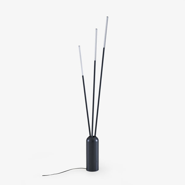 Lampa podłogowa Bambu — Ligne Roset, trzy pręty z czarnymi i przezroczystymi segmentami, podstawa cylindryczna