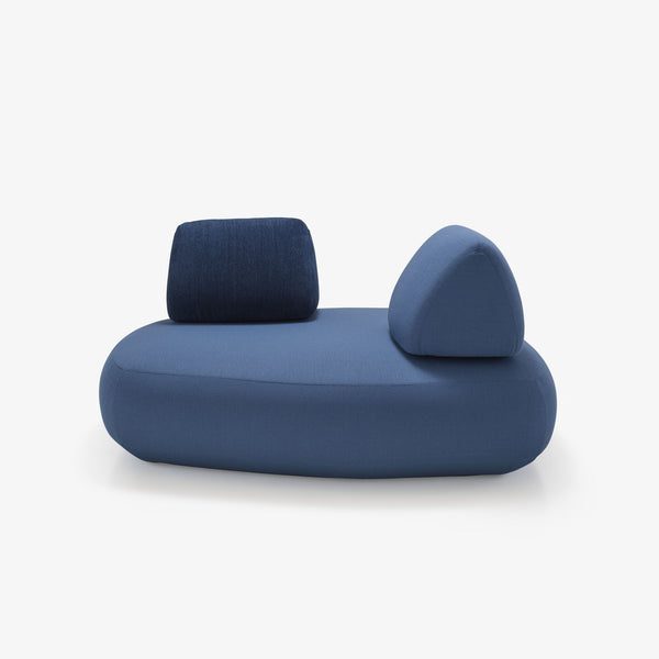 Sofa Telen b2 — Ligne Roset, tapicerka niebieska tkanina, widok z przodu z poduszkami