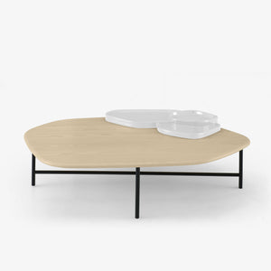 Stolik kawowy Lewa — Ligne Roset, blat drewniany, nogi metalowe czarne, widok z przodu