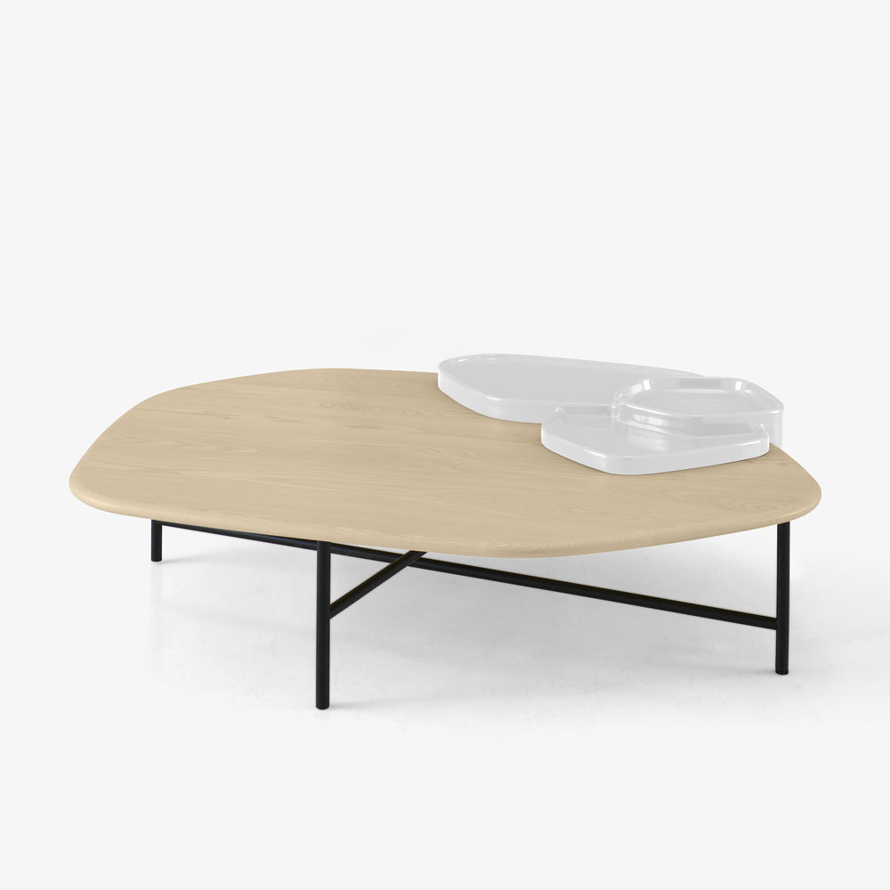 Stolik kawowy Lewa — Ligne Roset, blat drewniany, nogi metalowe czarne, widok z przodu