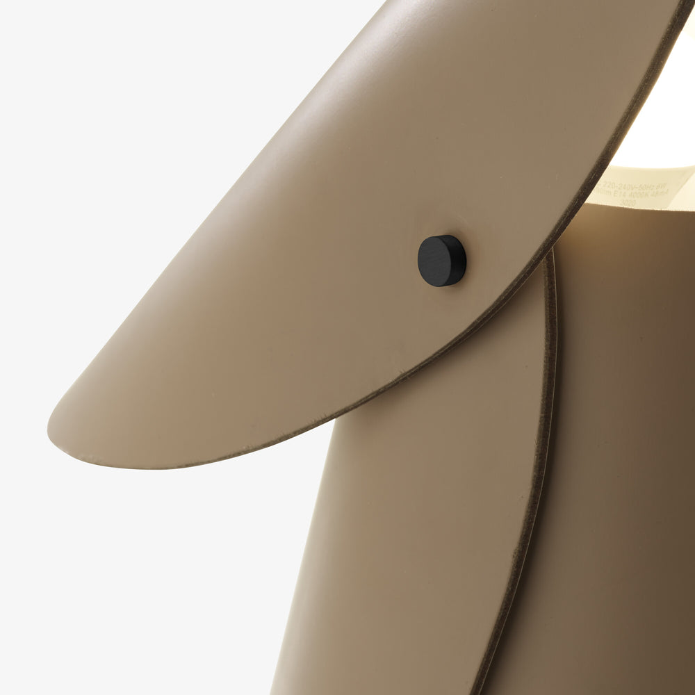 Lampa stołowa Kufu — Ligne Roset, forma organiczna, widok z przodu