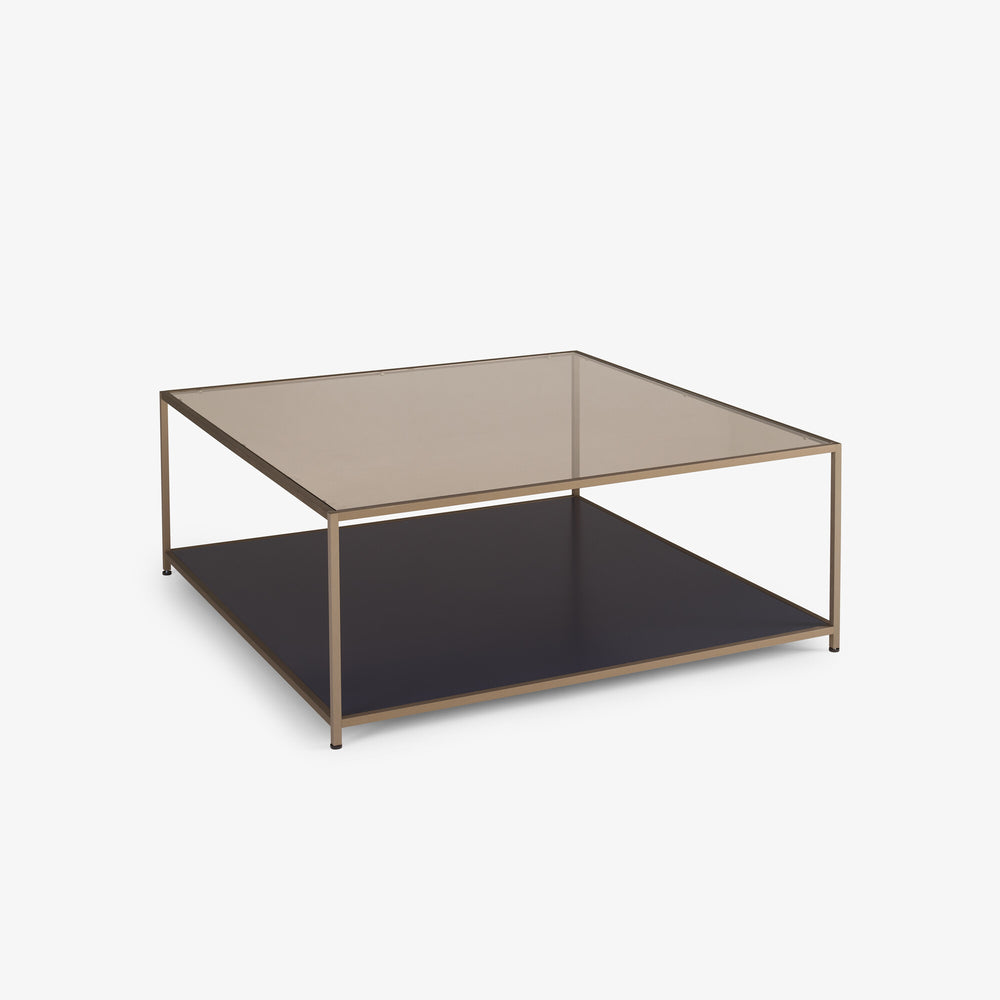 Stolik kawowy Dita — Ligne Roset, rama metalowa, blat szklany, półka czarna, widok z przodu