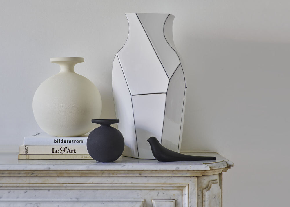 Wazon Lundi 22/02 — Ligne Roset, ceramika w kolorze szaroniebieskim, widok z przodu