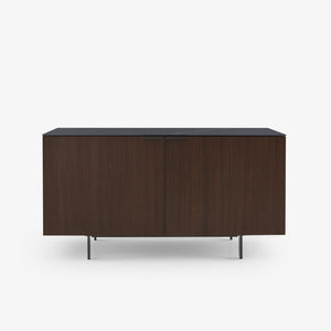 Komoda Selvans — Ligne Roset, front z drewna w kolorze brązu, nogi metalowe, widok z przodu