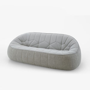 Ottoman Large Settee — ujęcie z boku, pikowanie na oparciu, tkanina beżowa