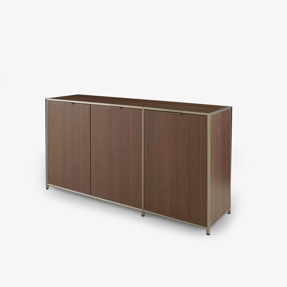 Komoda Dita — Ligne Roset, trzy drzwi, drewno w kolorze brązowym, widok z przodu