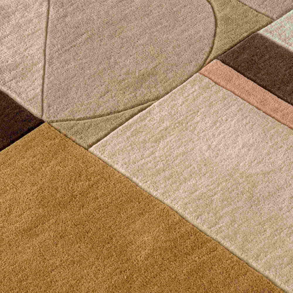 Dywan Sonja — Ligne Roset, abstrakcyjny wzór geometryczny, paleta beżu, brązu i czerni