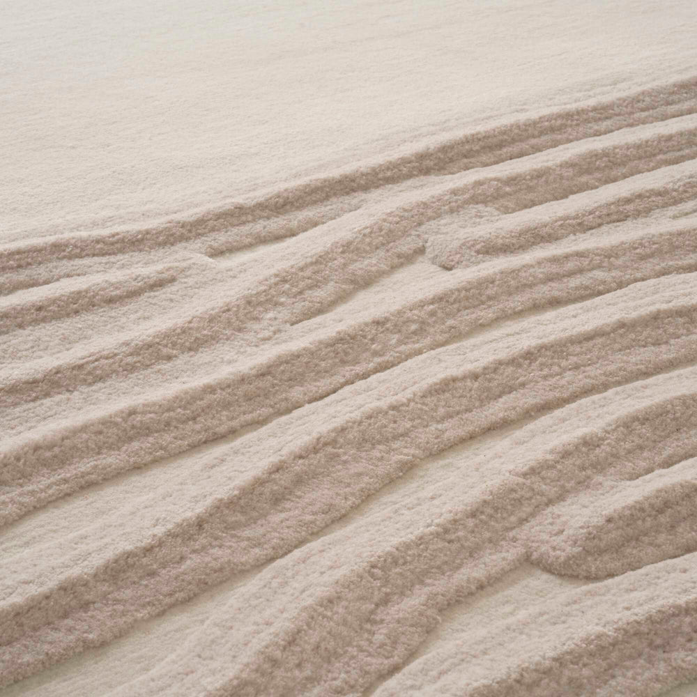 Dywan Ciel Vague — Ligne Roset, wzór falistych linii, widok z przodu na białym tle