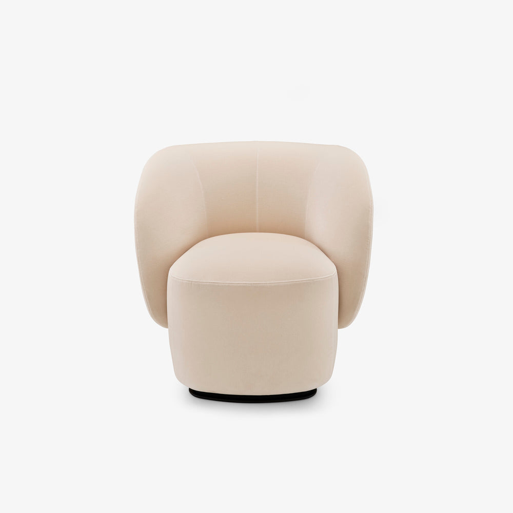 Fotel Soufflot — Ligne Roset, tapicerka w jasnej tkaninie, widok z przodu