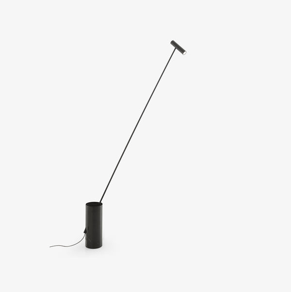 Lampa podłogowa Ciclamino — Ligne Roset, czarna, ramię regulowane, widok z przodu