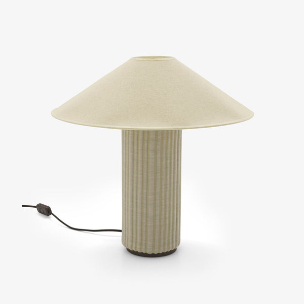 Lampa stołowa Mojave — Ligne Roset, abażur lniany, podstawa żebrowana, widok z przodu