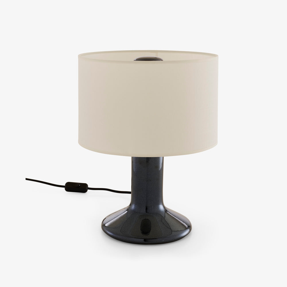 Lampa stołowa Lamalo — Ligne Roset, abażur lniany, podstawa czarna, widok z przodu