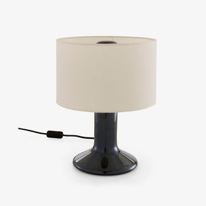 Lampa stołowa Lamalo — Ligne Roset, abażur lniany, podstawa czarna, widok z przodu