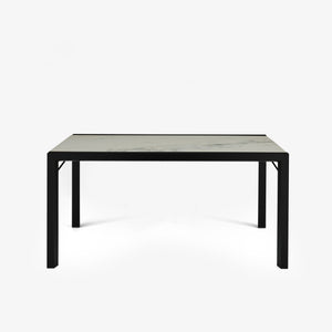 Stół Extensia — Ligne Roset, blat marmurowy, nogi czarne, widok z przodu