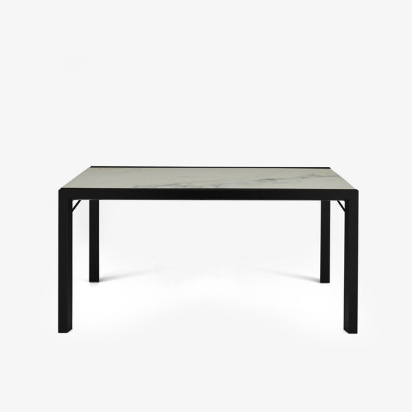 Stół Extensia — Ligne Roset, blat marmurowy, nogi czarne, widok z przodu