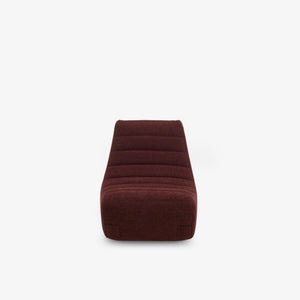 Fotel Saparella — Ligne Roset, tapicerka w tkaninie bordowej, widok z przodu