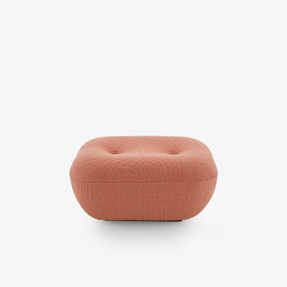 Podnóżek Bonnie — Ligne Roset, tapicerka w tkaninie terakota, widok z przodu