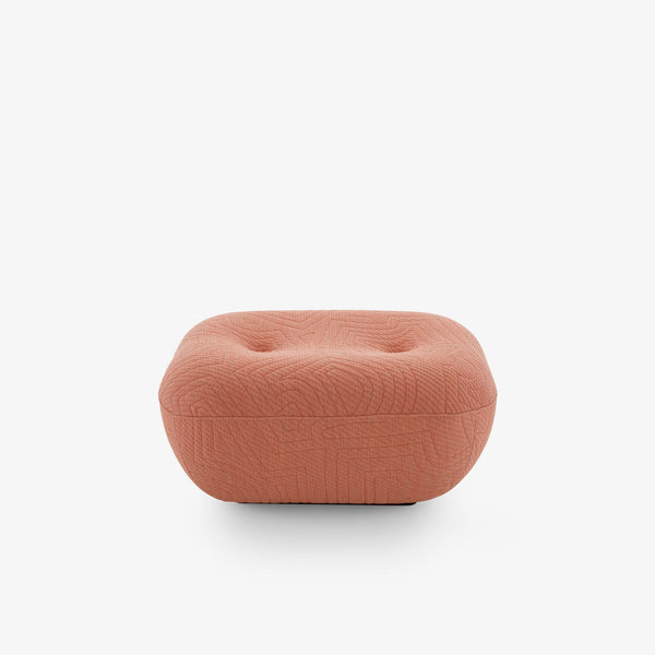 Podnóżek Bonnie — Ligne Roset, tapicerka w tkaninie terakota, widok z przodu