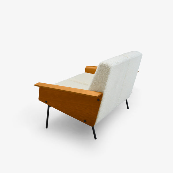 Sofa G10 z drewnianymi podłokietnikami