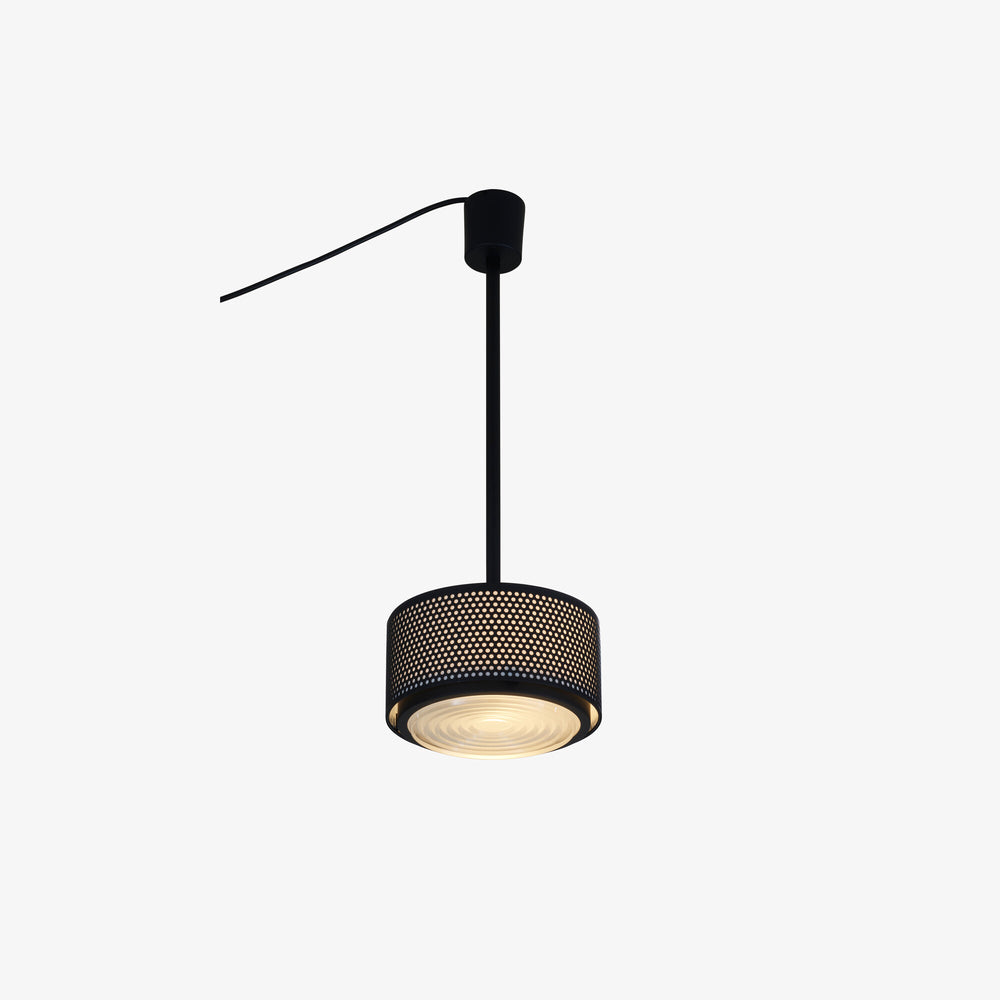 Lampa wisząca G13 am — Ligne Roset, obudowa perforowana czarna, widok z przodu