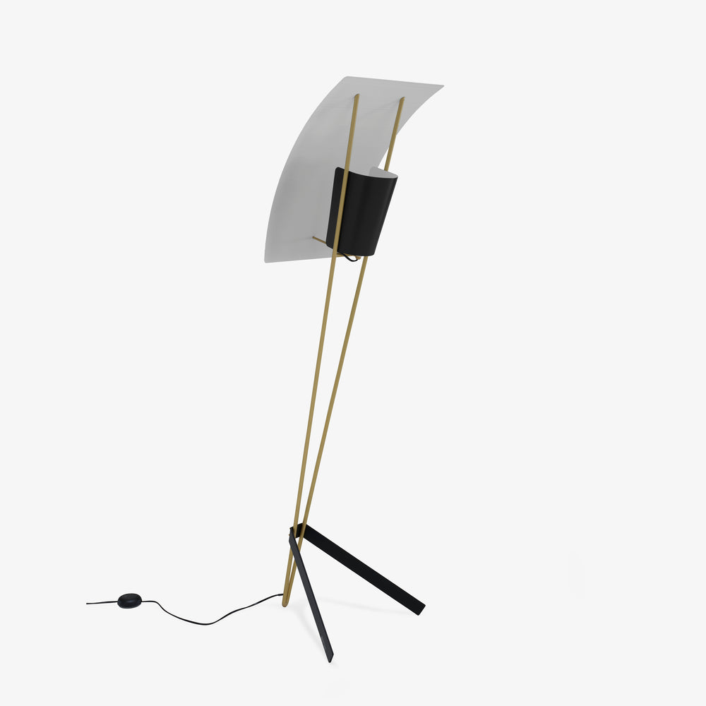Lampa podłogowa G30 — Ligne Roset, abażur szary, nogi czarne, widok z przodu