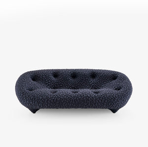 Sofa Ploum — Ligne Roset, tapicerka w tkaninie boucle, widok z przodu