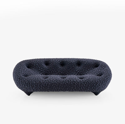Sofa Ploum — Ligne Roset, tapicerka w tkaninie boucle, widok z przodu