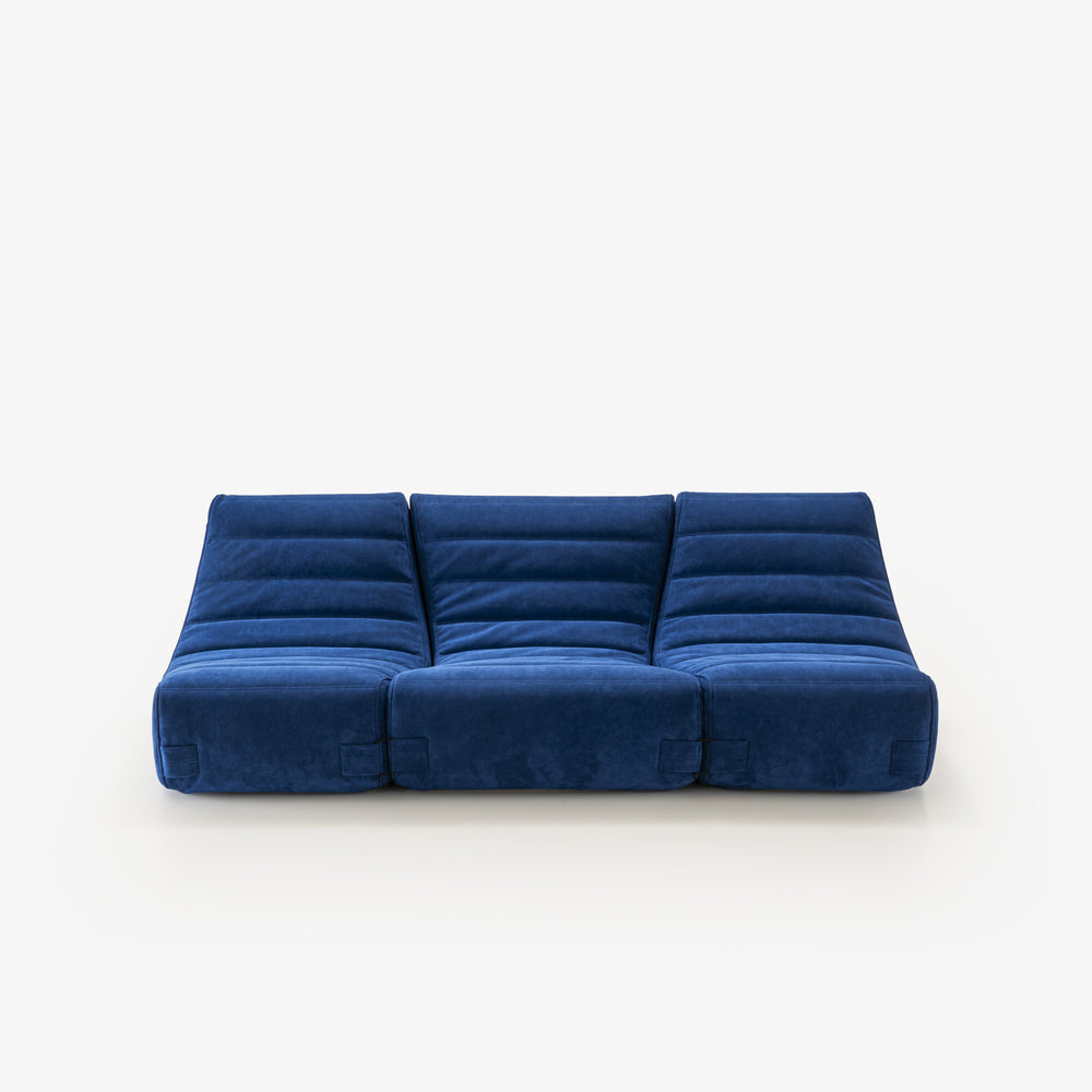 Sofa Saparella — Ligne Roset, tapicerka w tkaninie niebieskiej, widok z przodu