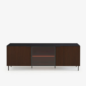 Komoda Selvans — Ligne Roset, drewno w kolorze brązu, przeszklony front, widok z przodu
