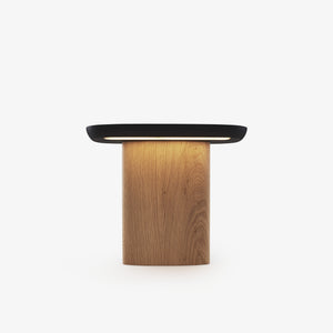 Lampa stołowa Auvent — Ligne Roset, blat czarny, noga drewniana, widok z przodu