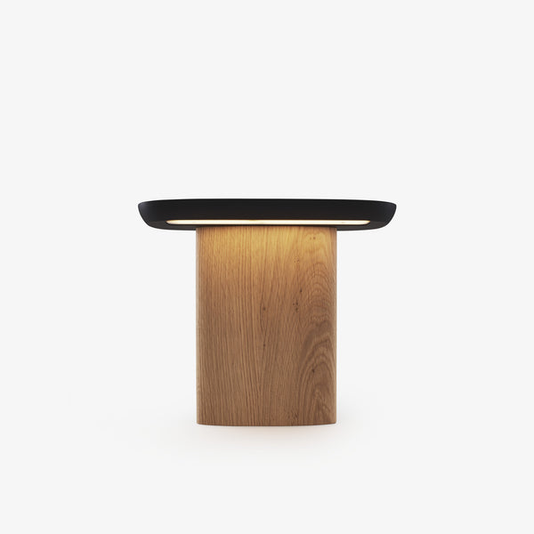Lampa stołowa Auvent — Ligne Roset, blat czarny, noga drewniana, widok z przodu