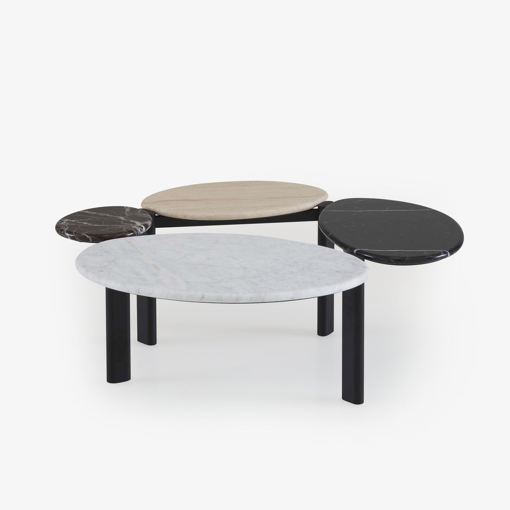 Stolik kawowy Ressac — Ligne Roset, blaty w marmurze i drewnie, nogi czarne, widok z przodu