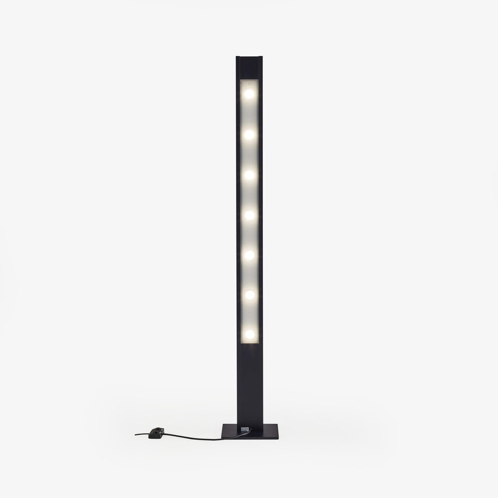 Lampa podłogowa Sam 2.0 — Ligne Roset, oświetlenie LED, widok z przodu