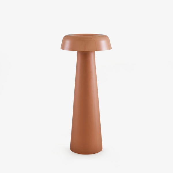 Lampa podłogowa Shiitake — Ligne Roset, obudowa terakota, widok z przodu