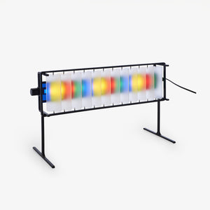 Ailleurs — panel kolorowych filtrów, ujęcie z boku