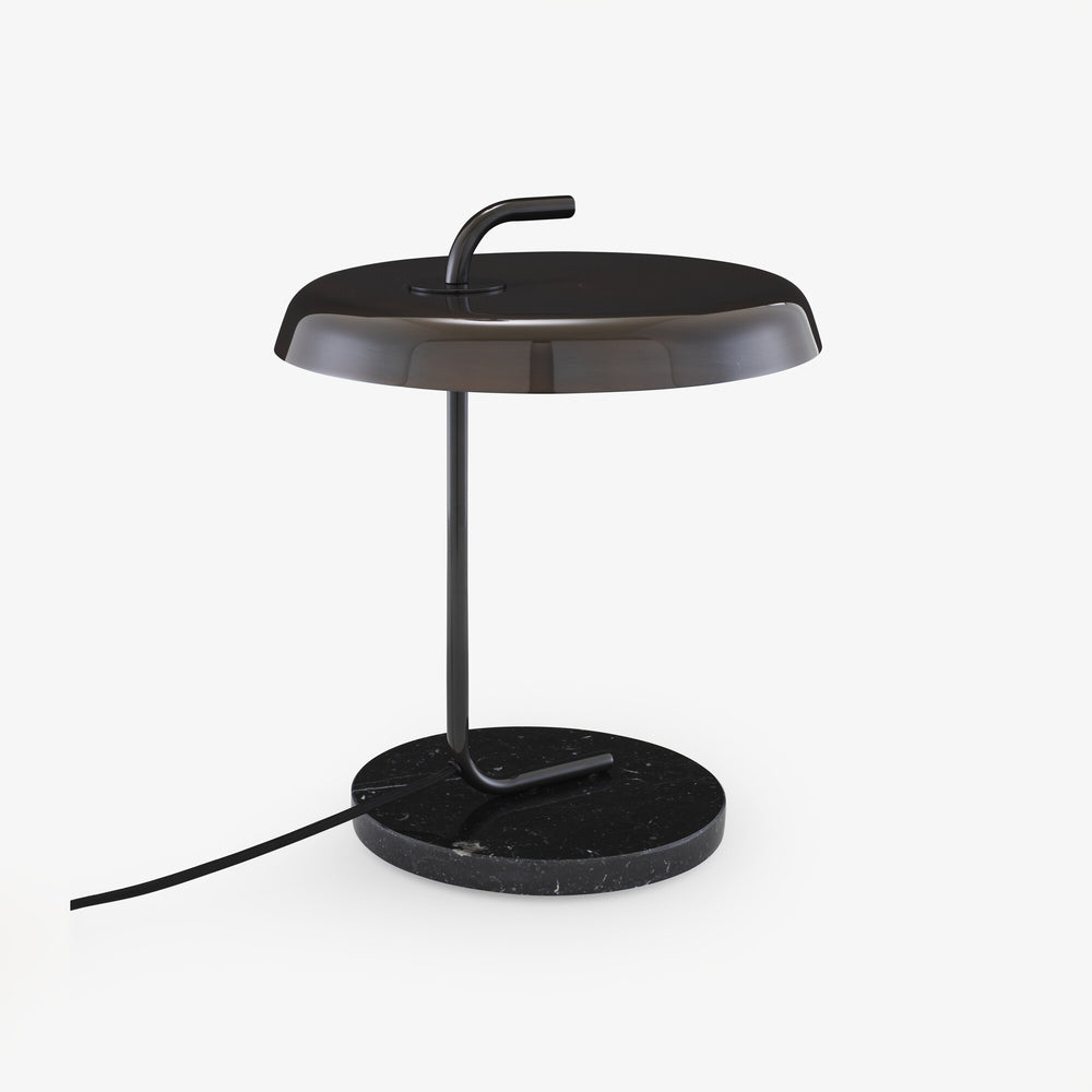 Lampa stołowa Charlie — Ligne Roset, obudowa czarna, podstawa marmurowa, widok z przodu