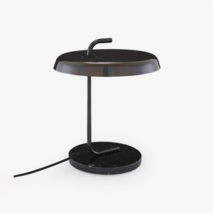 Lampa stołowa Charlie — Ligne Roset, obudowa czarna, podstawa marmurowa, widok z przodu