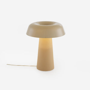 Shiitake — lampa zapalona, światło przechodzące przez materiał, widok boczny