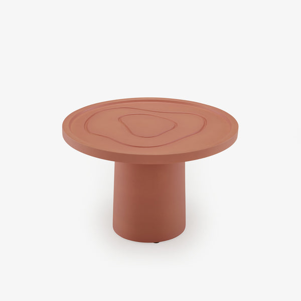 Stolik Contrée Large — Ligne Roset, blat okrągły z detalem, noga cylindryczna, widok z przodu