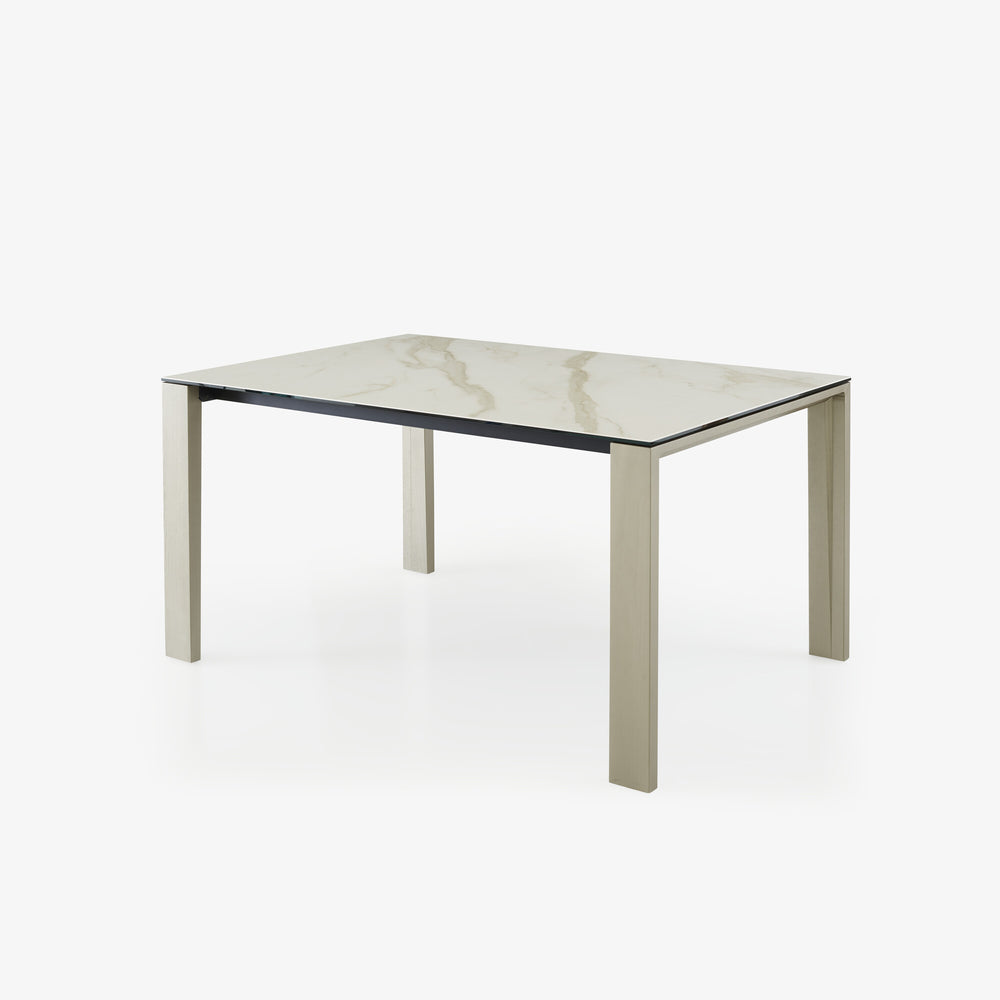 Stół Naïa — Ligne Roset, blat marmurowy, nogi dąb bejcowany, widok z przodu