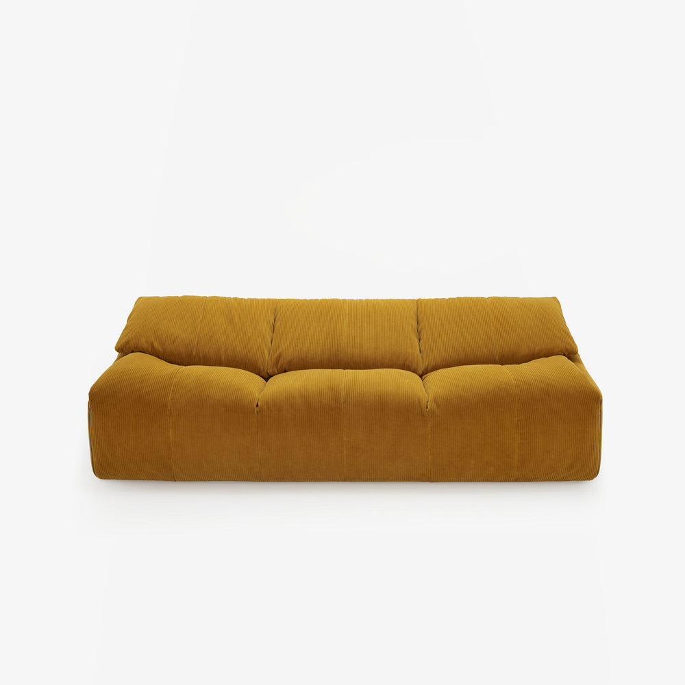 Sofa Plumy Large — Ligne Roset, tapicerka w tkaninie musztardowej, widok z przodu