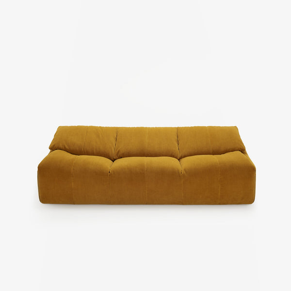 Sofa Plumy Large — Ligne Roset, tapicerka w tkaninie musztardowej, widok z przodu