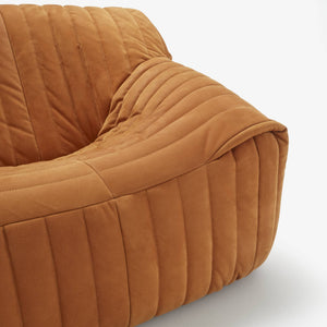 Ligne Roset Sandra – sofa 2‑osobowa z poduszką lędźwiową